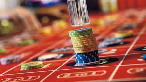 toto789 platform homepage showing football fixtures, live-dealer tables, and slot games on mobile