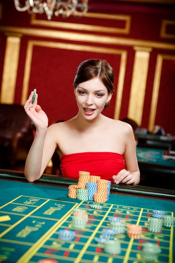 toto789 live-dealer blackjack table with multiple camera angles on mobile screen